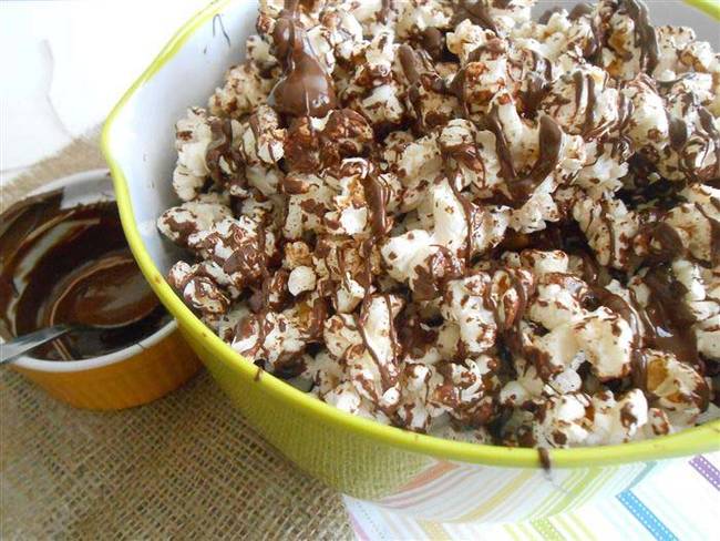 Drizzle chocolate over plain popcorn for a sweet twist. Head to <a href="https://florafoodie.com/2013/05/mexican-chocolate-drizzled-popcorn.html">Flora Foodie</a> for even more popcorn flavor hacks.