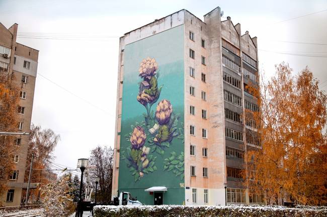 <i>Blossom</i> takes up nine stories on the side of this building.