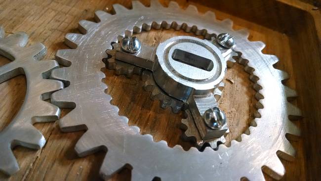 Removing the compartments section, the gears and machinery are revealed on the level below. This is the keyhole, made so that only the special key can turn the gears.