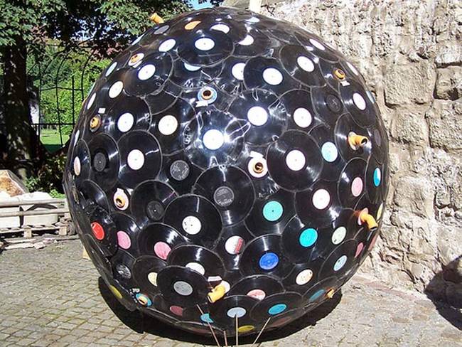 This outdoor artwork is perfect for the music lover in your life.