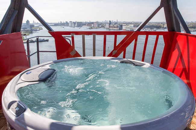 Of course the Faralda has a hot tub at the top, 15 stories up.