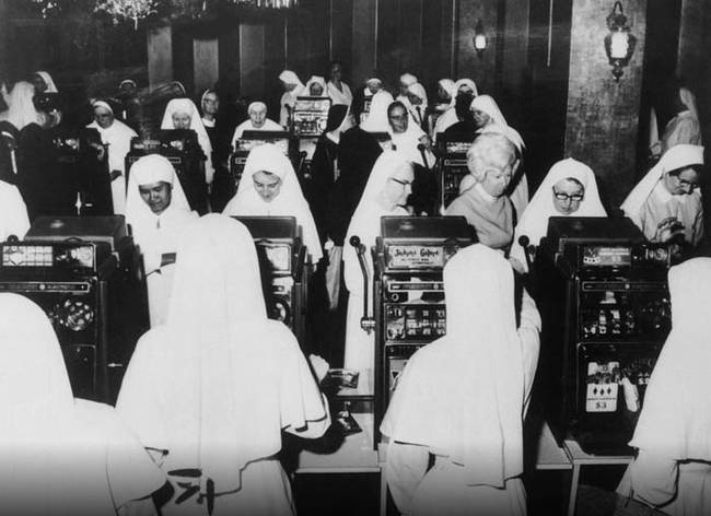 19.) These nuns are playing the slot machines at an Australian nightclub in 1971.