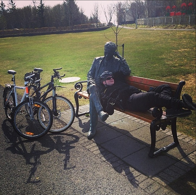 This officer's job is to make sure all the benches are comfy enough for the Reykjavík hobos to sleep on.