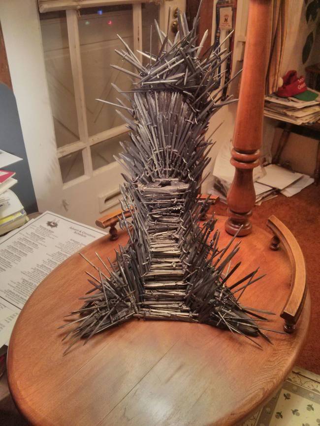 <i>Game of Thrones</i> Phone Charger