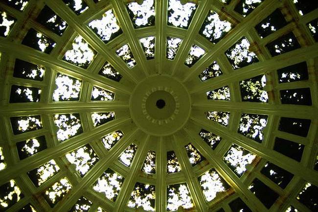 To create this underwater ballroom, Wright hired 600 workmen to dig out the four artificial lakes on his property. The workmen also leveled and cleared away any hills that were thought to "obscure" the view from the mansion.