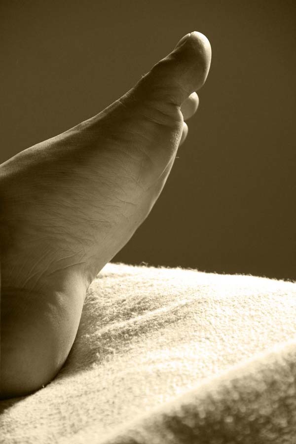 5.) Relax all of your muscles, starting with your toes. To release stress from the day, use the “progressive muscle relaxation" when you're lying in bed. You tense and then release muscle groups throughout your body, starting with your toes.