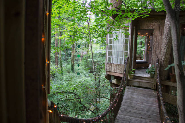 In 2000, Atlanta-based environmental activist Peter Bahouth built a fantastic fairy tale tree house in the forest surrounding the city.