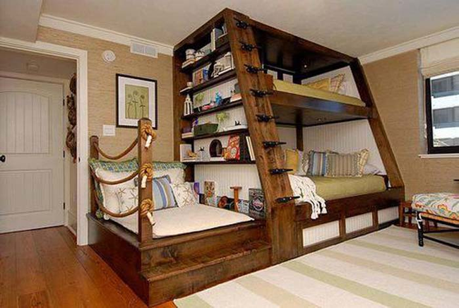 Plenty of space for your knick-knacks and for sleeping.