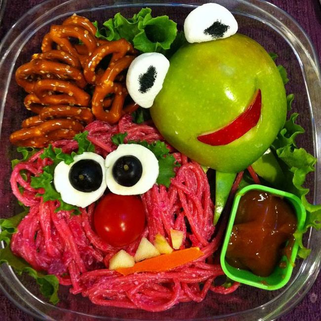 19. Kermit and Animal lunch set