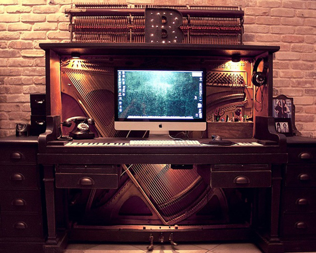 7.) This desk perfect for music lovers.