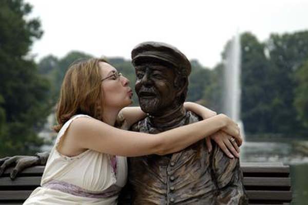 15.) Hasn't anyone ever told you not to kiss strange sea men?