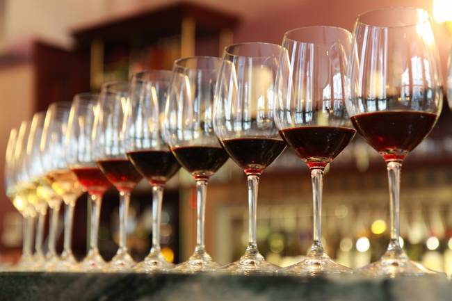 Most people can't distinguish expensive wines from inexpensive ones, a study proved.