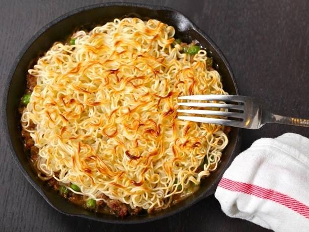 <a href="https://www.seriouseats.com/2011/03/ramen-hacks-30-easy-ways-to-upgrade-your-instant-noodles-japanese-what-to-do-with-ramen-slideshow.html#show-147427" target="_blank">Ramepherd’s Pie</a>