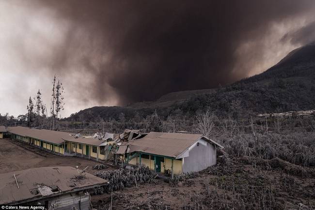 The eruption captured here did not result in any deaths.