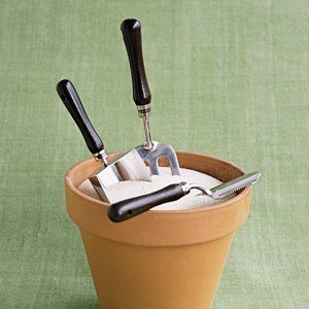 Use builders sand to keep gardening tools from rusting.