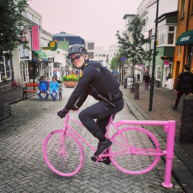 Pink is definitely this officer's color.