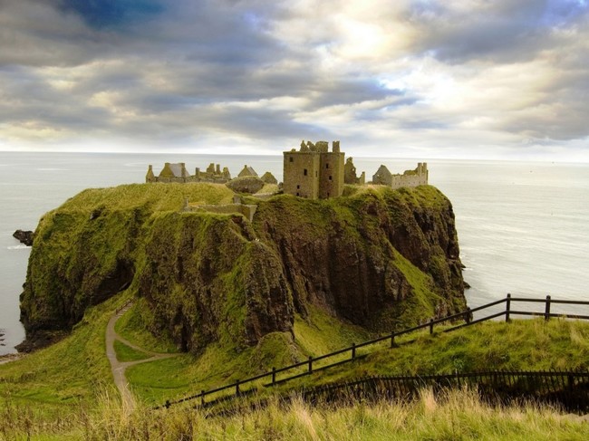 21.) Dunnottar Castle, Scotland. The strong walls of Dunnottar protected the Scottish Crown Jewels for years from the English. It also served as a North Sea shield against Viking and English attacks.