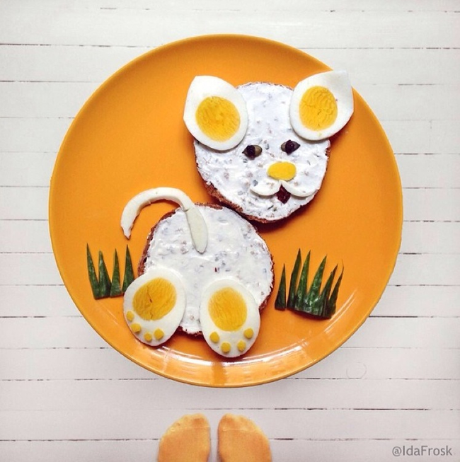 "The Egging Cat" - (bread, hard-boiled egg, cream cheese, pumpkin seeds, raisins, cucumber)