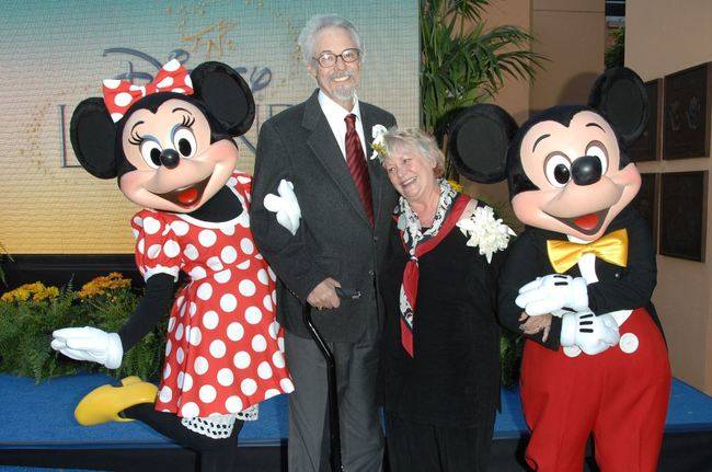 The voices of Mickey and Minnie were actually a married couple, Wayne Allwine and Russi Taylor. According to Disney, Mickey and Minnie are just dating.