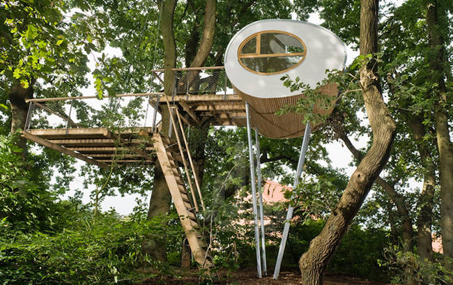 The treehouse sits 18 feet above the ground and gives its inhabitants unobstructed views of the beautiful nature surrounding it.