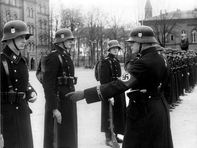 7.) Hitler's personal bodyguards in Berlin in 1938.