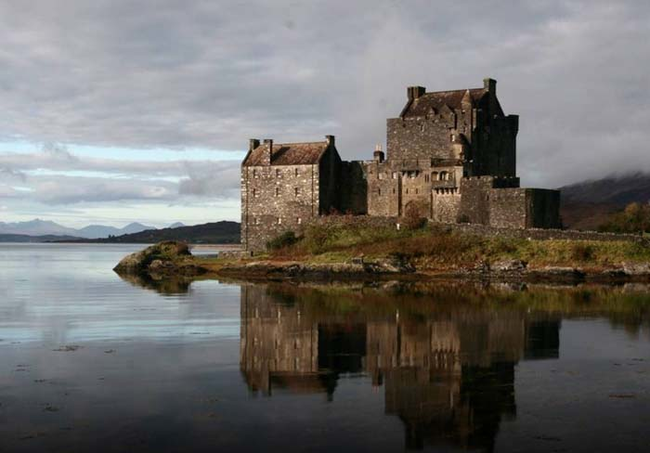 3.) Eilean Donan, Scotland - This castle doesn't have too much of a special history, except that it looks really creepy.