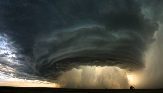 Wall clouds and shelf clouds look pretty similar, but have different causes and different effects.