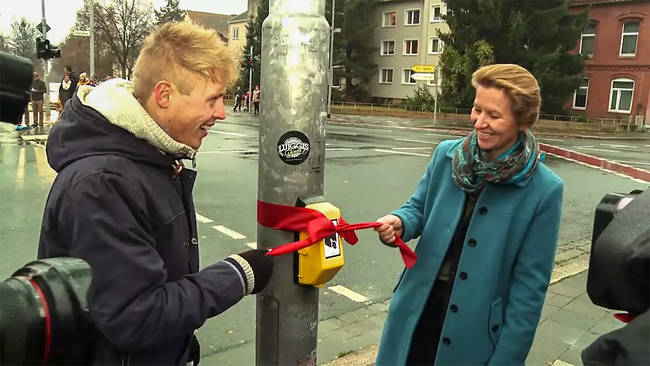 Unveiling the first real ActiWait at an intersection.