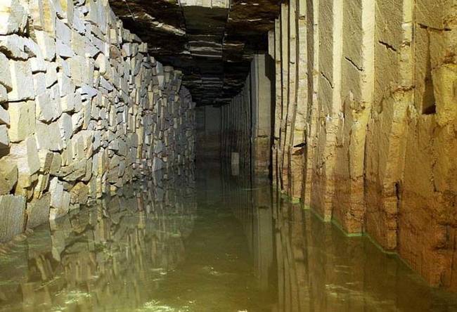 The catacombs quickly expanded in size around this time, covering more than 1,500 miles. This huge labyrinth of empty tunnels would soon come in handy for the residents of Odessa.