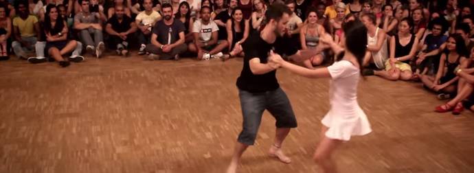 This Young Couple Took To The Floor – What They Did Next Will Blow You Away