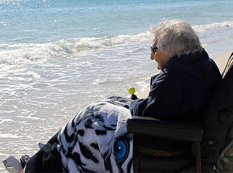 100-Year-Old Woman Sees The Ocean For The First Time In Her Long Life