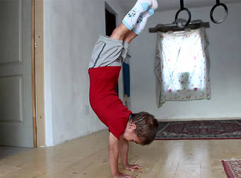 This Five-Year-Old’s 90 Degree Push-Ups Are Truly Unbelievable. I Feel Weak.