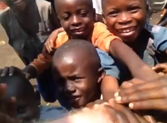 How These Children In The Congo Reacted To This Visitor Is Adorable, But Incredible