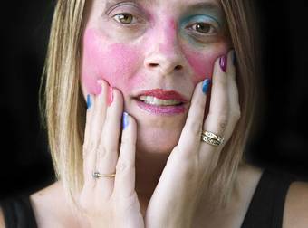 Daughters Do Their Moms’ Makeup For A Photo Shoot Focused On Real Beauty