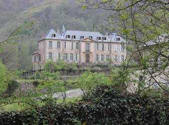 This Once-Abandoned French Chateau Is Home To A Couple Of Awesome Hidden Secrets