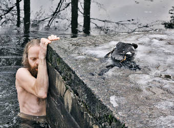 This Amazing Guy Jumped Into An Icy Frozen Lake To Rescue A Drowning Duck