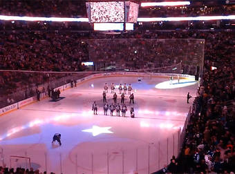 Canadian Hockey Fans Sing The U.S. National Anthem After Technical Difficulties