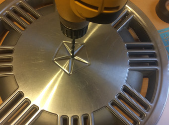 What One Person Did To A Completely Normal Hubcap Is Beyond Brilliant – So Cool