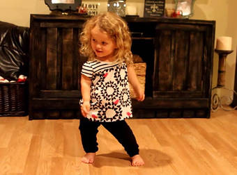 Watch As This Awesome Little Girl Dances To A Taylor Swift Song