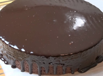 Someone Discovered How To Bake A Full-Sized Cake In The Microwave…And WOW