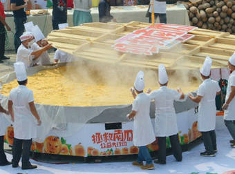 A Bunch Of Chefs In China Made A Huge Pumpkin Pie For…No Real Reason.