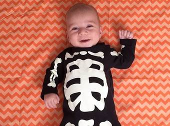 Help This Festive Four-Month-Old Count The Days ‘Til Halloween. Just A Few Left.