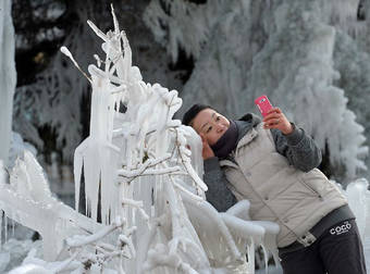 This Building Turned Into A Frozen Work Of Art After A Water Pipe Burst