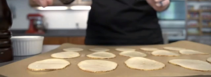 What She Did With These Raw Potato Slices Left Me Completely Amazed