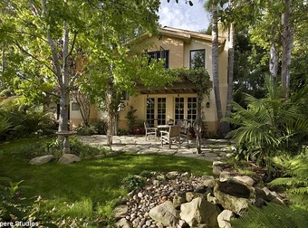 This House Looks Normal From The Outside, But Once You Go In? Uh, WOW.