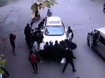 These Strangers Stepped In And Rescued A Woman Trapped Beneath A Car