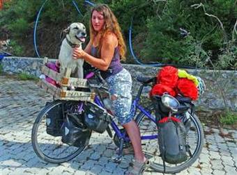 What One World Traveler Did For This Stray Dog Made Me Cry For Hours